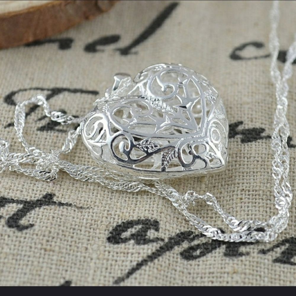 Silver puffy ornate heart necklace